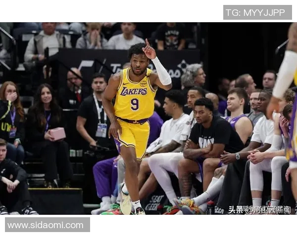 拉塞尔威斯布鲁克的篮球传奇：从天才新秀到全明星巨星的奋斗历程